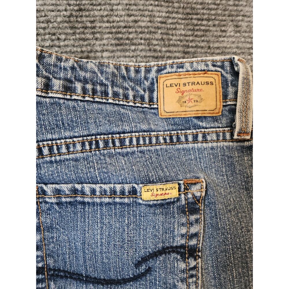 Levi Strauss Womens Size 18 Signature Mid Rise Bootcut Womens Blue Denim Jeans - Picture 2 of 15